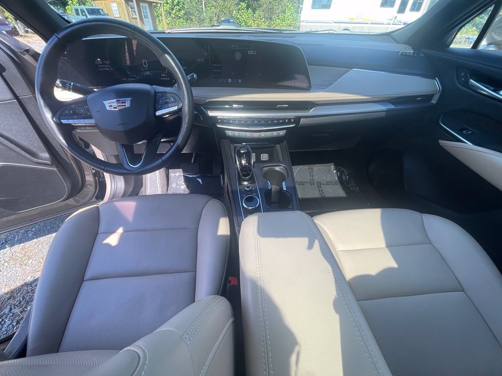 Used 2024 Cadillac XT4 Premium Luxury FWD image 3