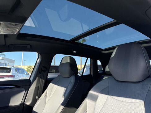 New 2026 Volkswagen Tiguan SE R-Line FWD image 15