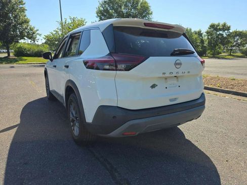Used 2022 Nissan Rogue S FWD image 2