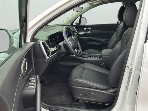 Used 2024 Kia Sorento S w/ Panoramic Sunroof Package image 10