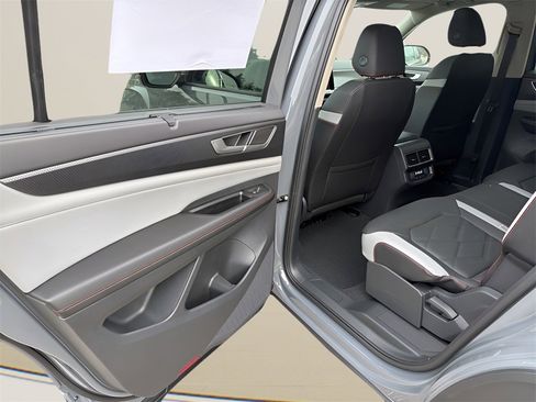 New 2026 Volkswagen Atlas Peak Edition image 24