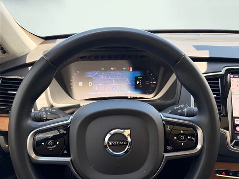 Used 2023 Volvo XC90 T8 Plus AWD/4WD image 16