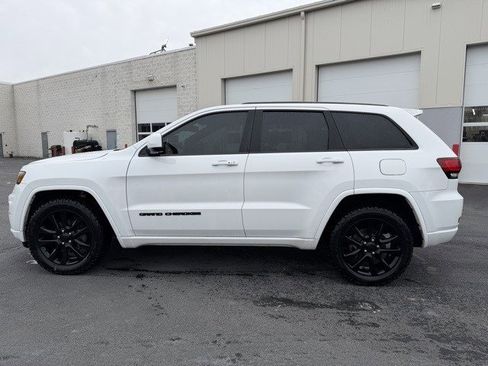 Used 2019 Jeep Grand Cherokee Altitude image 2