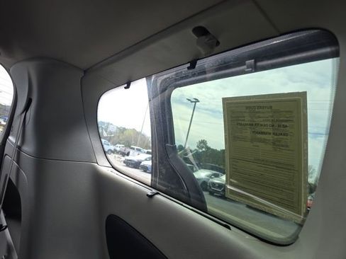 Used 2022 Chrysler Pacifica Touring-L image 38