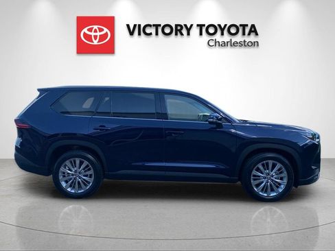 Used 2025 Toyota Grand Highlander AWD image 6