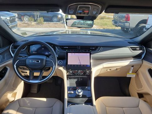 New 2025 Jeep Grand Cherokee L Limited w/ Luxury Tech Group II AWD/4WD image 23