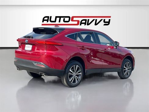 Used 2024 Toyota Venza LE image 7