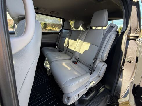 Used 2018 Honda Odyssey EX-L image 22