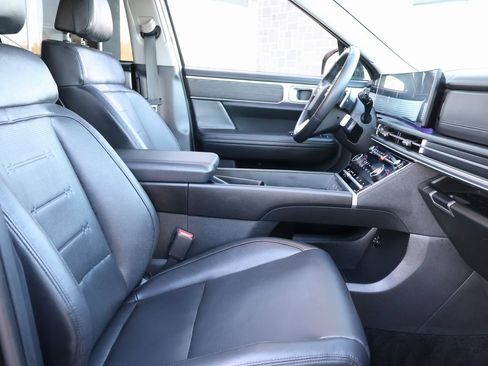 Used 2025 Hyundai Santa Fe Limited image 10