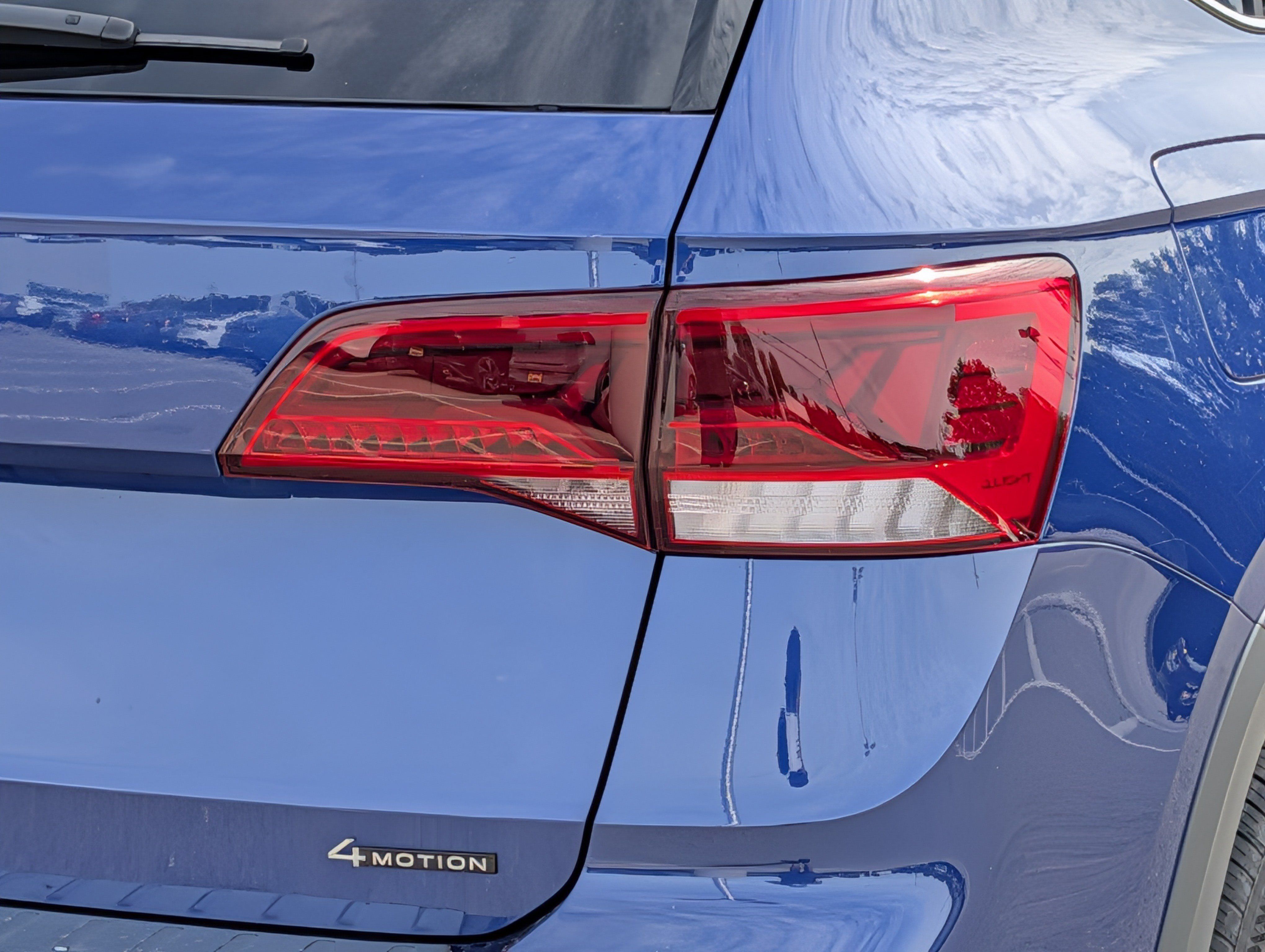 Certified 2024 Volkswagen Taos SE AWD/4WD image 10