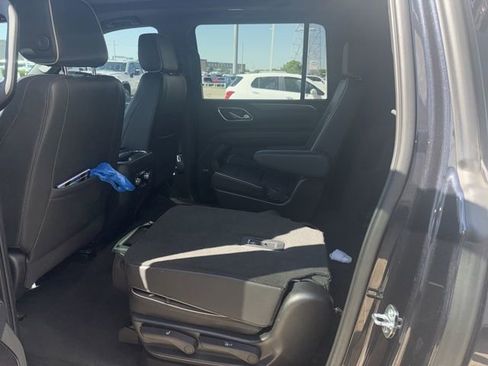 Used 2023 GMC Yukon XL SLT w/ SLT Luxury Package RWD image 6