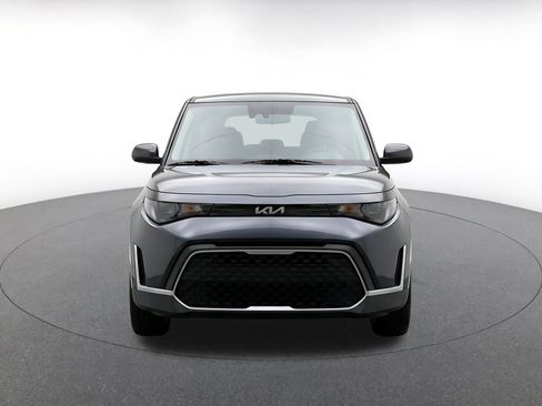 Used 2025 Kia Soul LX w/ LX Technology Package FWD image 2
