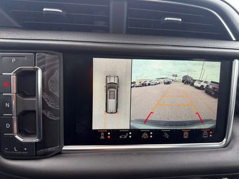 Used 2023 GMC Yukon Denali w/ Advanced Technology Package AWD/4WD image 20
