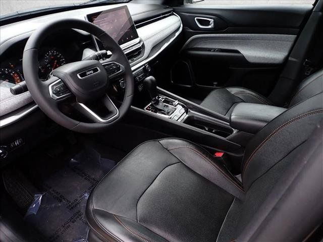 Used 2023 Jeep Compass Latitude AWD/4WD image 11