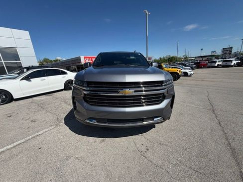 Used 2021 Chevrolet Suburban LT image 9
