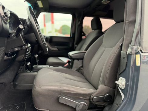 Used 2018 Jeep Wrangler Sport AWD/4WD image 9