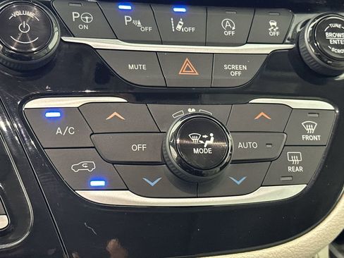 Used 2021 Chrysler Pacifica Limited w/ Premium & Safety Sphere Group AWD/4WD image 19