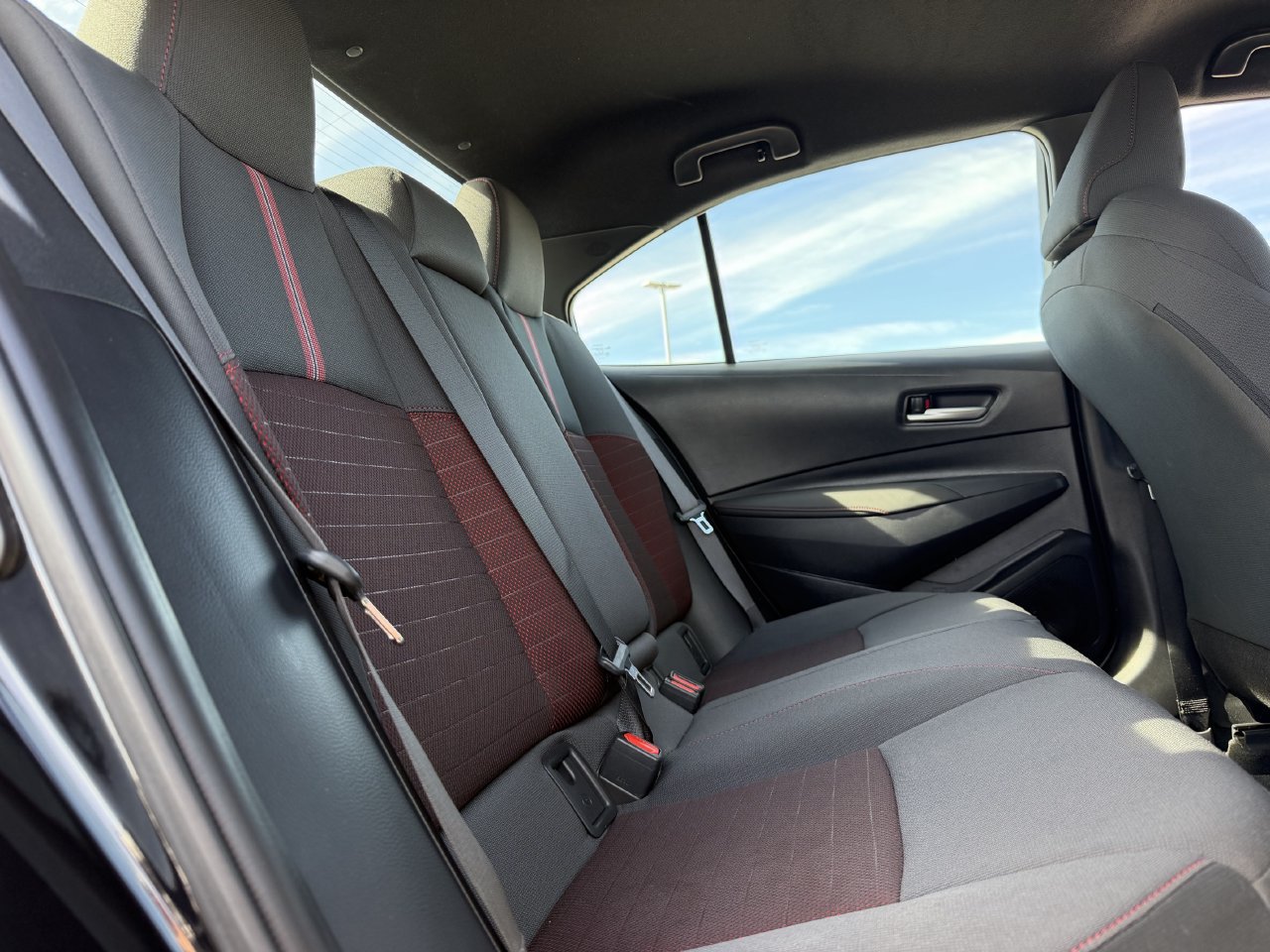 Used 2023 Toyota Corolla SE w/ Carpet Mat Package (TMS) FWD image 27