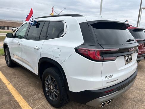 Used 2025 GMC Acadia Elevation image 6