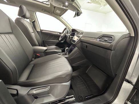 Used 2022 Volkswagen Tiguan SE image 38