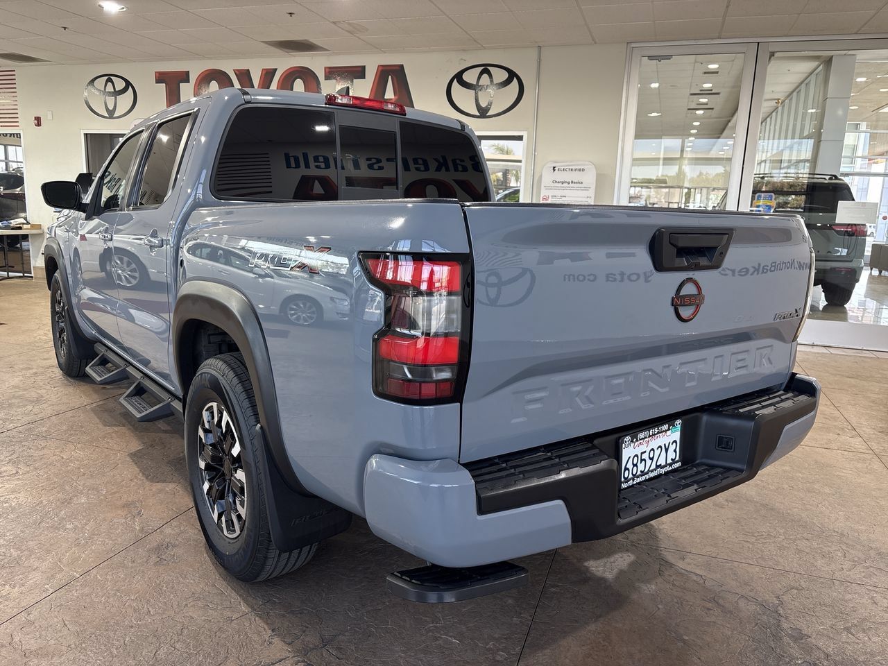 Used 2022 Nissan Frontier Pro-X RWD image 8