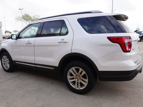 Used 2019 Ford Explorer XLT image 4
