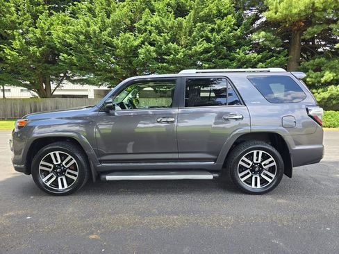 Used 2016 Toyota 4Runner SR5 AWD/4WD image 3