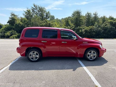 Used 2010 Chevrolet HHR LT FWD image 6