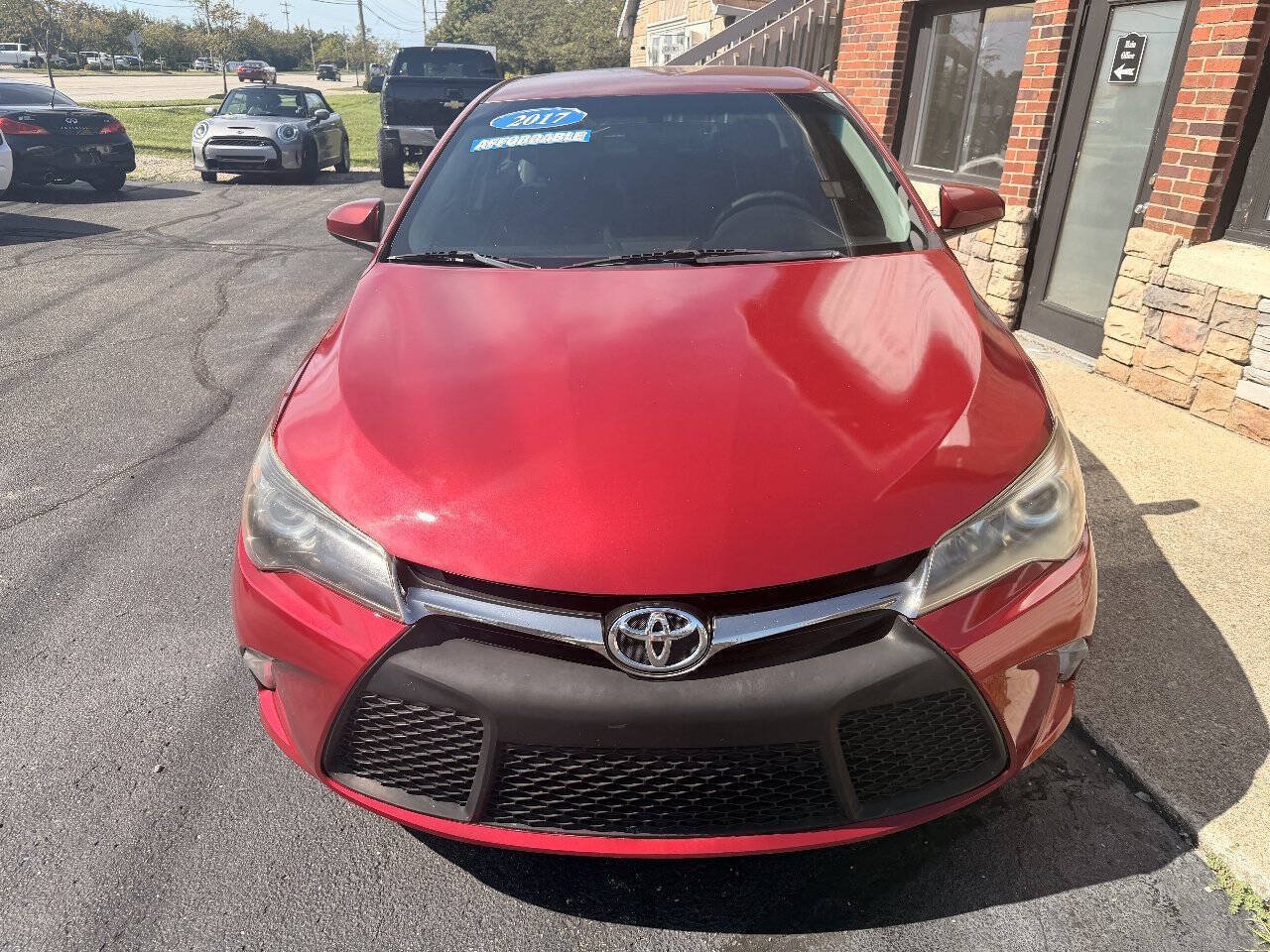 Used 2017 Toyota Camry SE FWD image 3