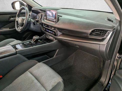 Used 2025 Nissan Rogue SV FWD image 28