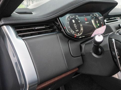 New 2025 Land Rover Range Rover SE image 29