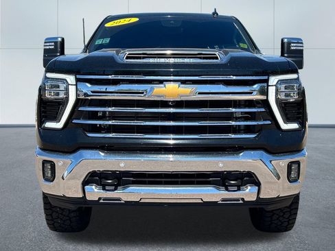 Used 2024 Chevrolet Silverado 2500 LTZ w/ LTZ Convenience Package AWD/4WD image 3