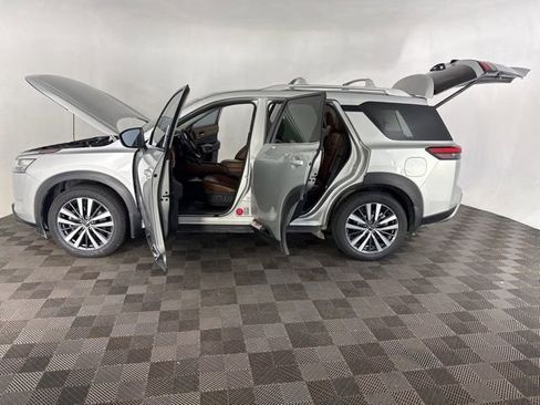 Used 2022 Nissan Pathfinder Platinum w/ Cargo Package AWD/4WD image 11