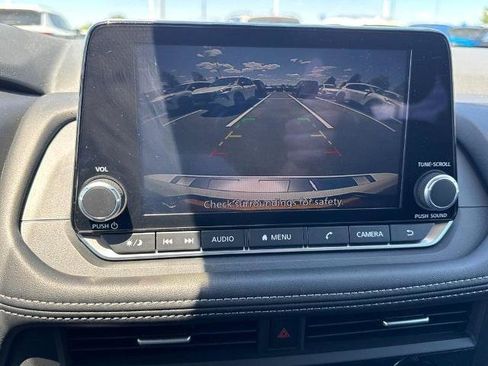 Certified 2026 Nissan Rogue SV FWD image 20