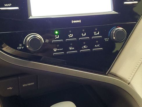 Used 2020 Toyota Camry LE w/ Convenience Package FWD image 28