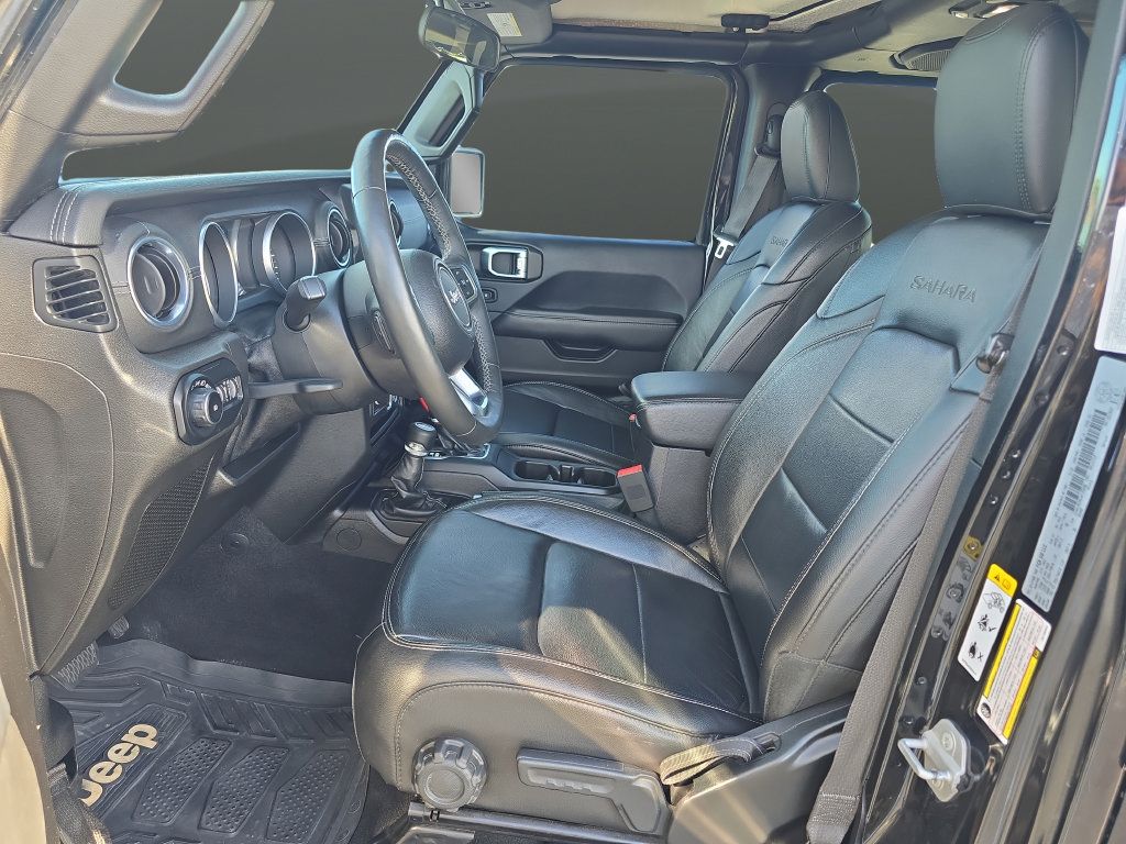 Used 2018 Jeep Wrangler Unlimited Sahara w/ Dual Top Group AWD/4WD image 9