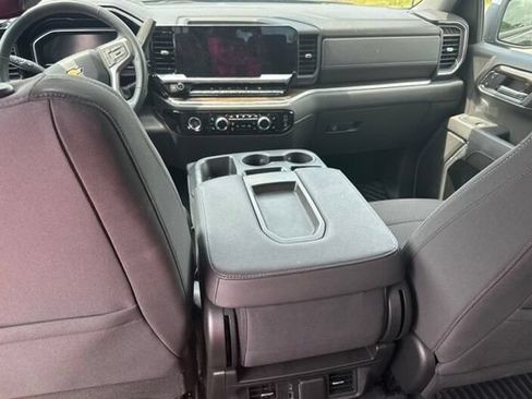 Used 2023 Chevrolet Silverado 1500 LT AWD/4WD image 9