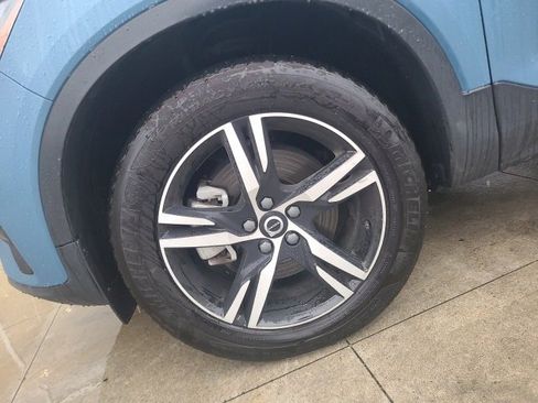 Used 2024 Volvo XC40 B5 Core image 12