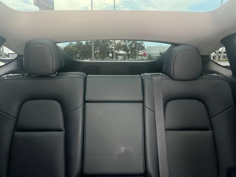 Used 2022 Tesla Model Y Long Range AWD/4WD image 9