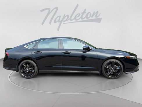 Used 2025 Honda Accord Sport image 9