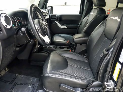 Used 2015 Jeep Wrangler Unlimited Sahara image 10