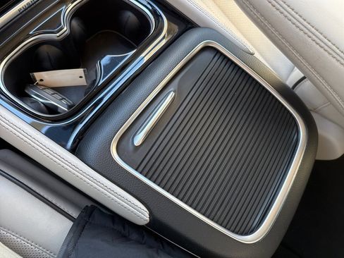 Used 2021 Chrysler Pacifica Limited w/ Premium & Safety Sphere Group image 34