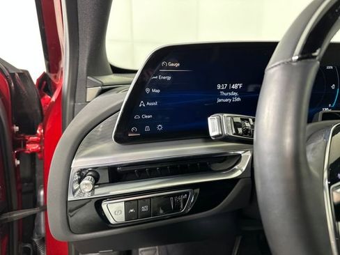 Used 2024 Cadillac Lyriq Luxury image 18