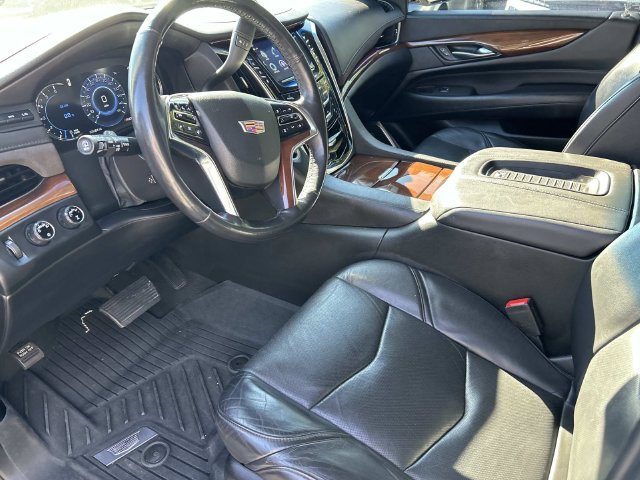 Used 2019 Cadillac Escalade Luxury w/ Escalade Sport Edition AWD/4WD image 15