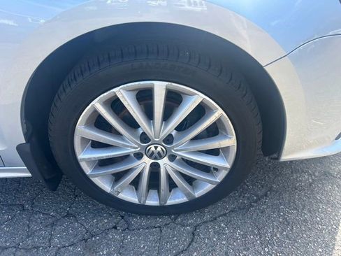 Used 2016 Volkswagen Jetta SEL FWD image 2