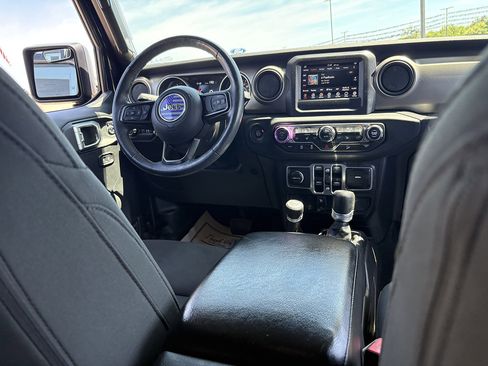 Used 2018 Jeep Wrangler Unlimited Sport S AWD/4WD image 25