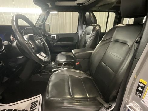 Used 2022 Jeep Wrangler Unlimited Sahara image 10