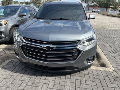 Used 2019 Chevrolet Traverse LT w/ LT Premium Package image 2