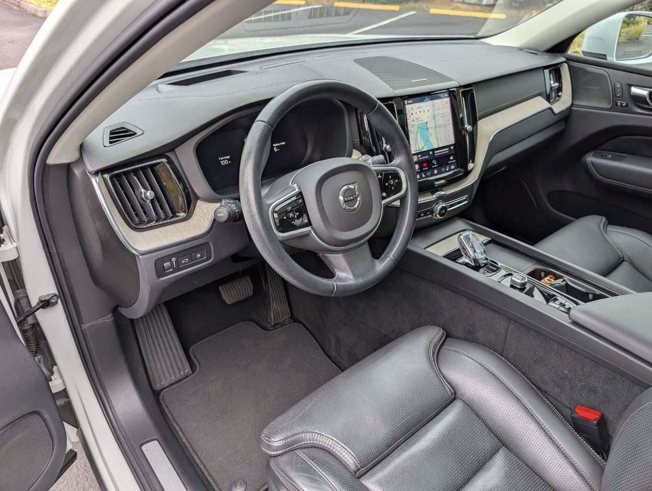 Used 2022 Volvo XC60 T8 Inscription w/ Advanced Package AWD/4WD image 9