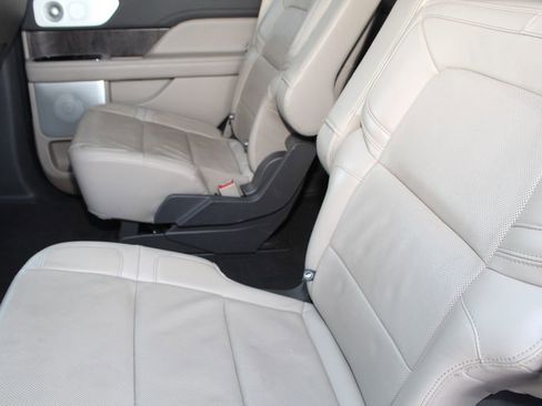 Used 2022 Lincoln Navigator Reserve image 5